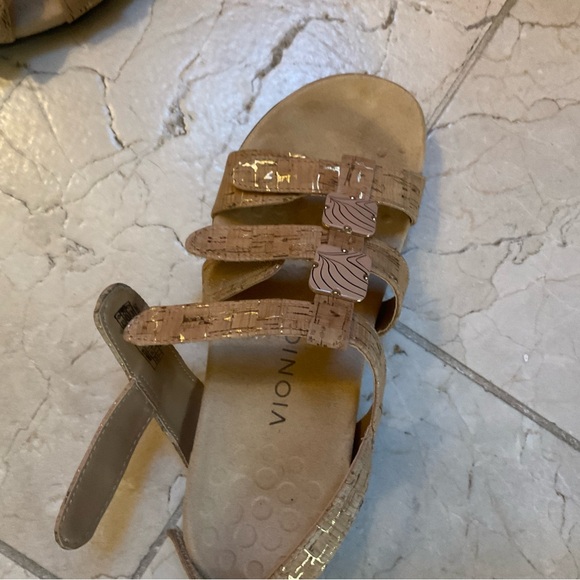 Vionic Sandals - size 7 - Picture 4 of 5